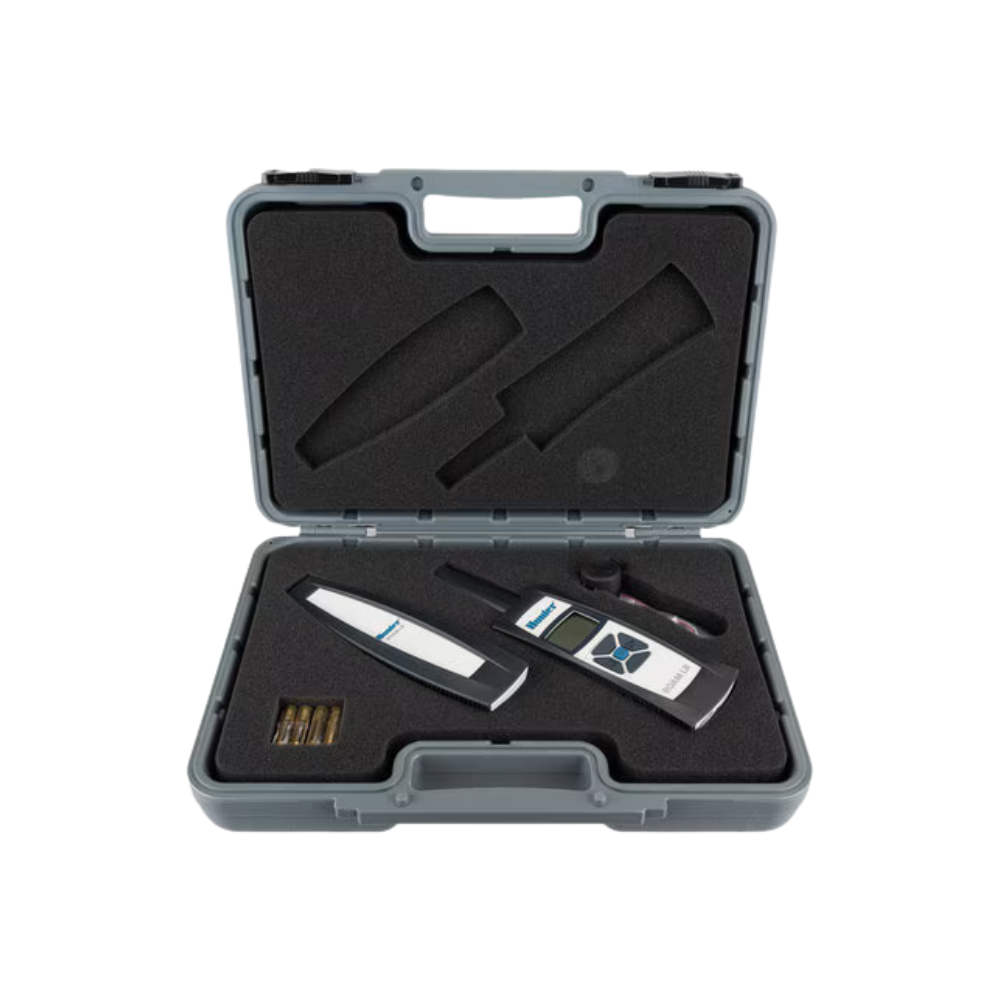 Hunter - ROAMLRKIT - Hunter ROAM LR Remote Kit, includes transmitter, receiver, SmartPort Wiring Harness, 4 x AAA batteries, and plastic carrying case