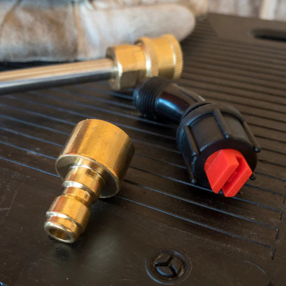 Quick-Connect to 110° TeeJet Nozzle Adapter (FZAAEW)